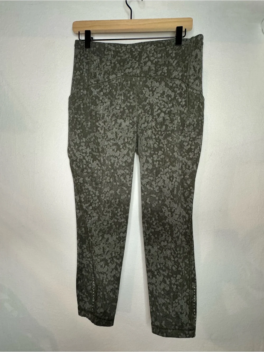 Lululemon Olive Green Printed High Rise Cropped Leggings Size 10